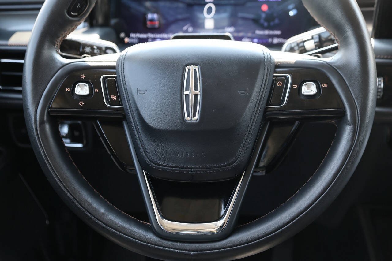 Used 2025 Lincoln Aviator AWD image 19