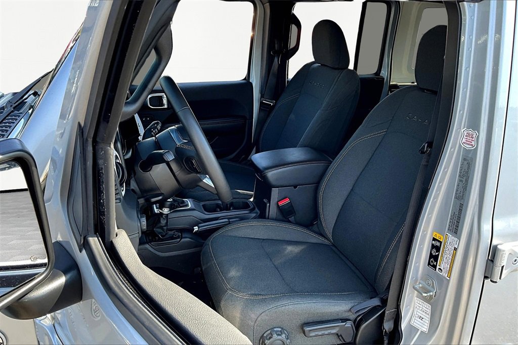 Used 2024 Jeep Wrangler Sahara image 25