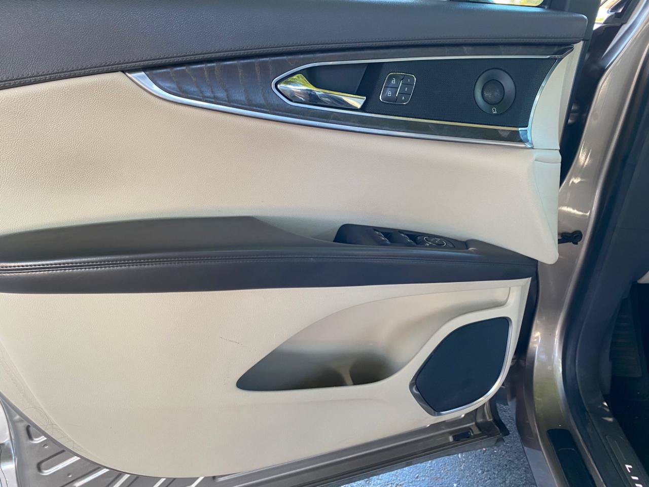Used 2019 Lincoln Nautilus Reserve FWD image 21
