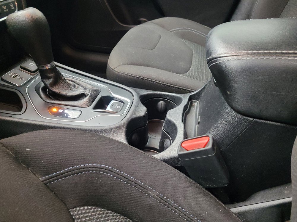 Used 2020 Jeep Cherokee Latitude FWD image 26