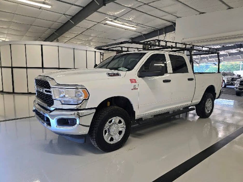 Used 2024 RAM 2500 Tradesman w/ Chrome Appearance Group AWD/4WD image 3