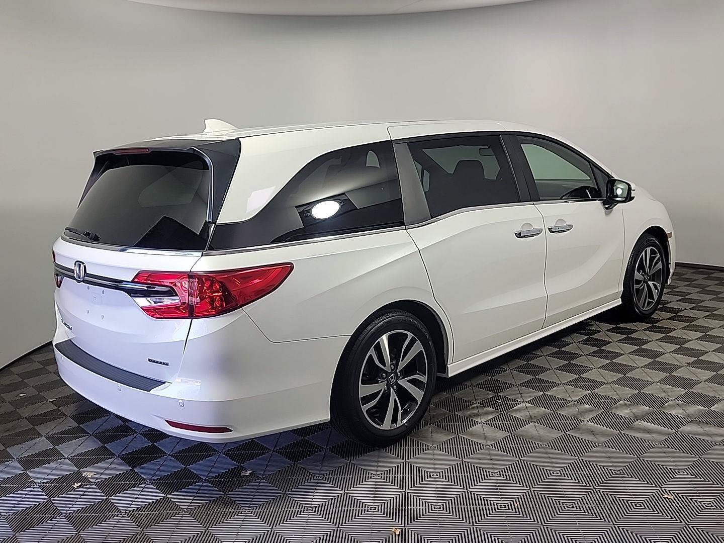 Certified 2022 Honda Odyssey Touring image 4