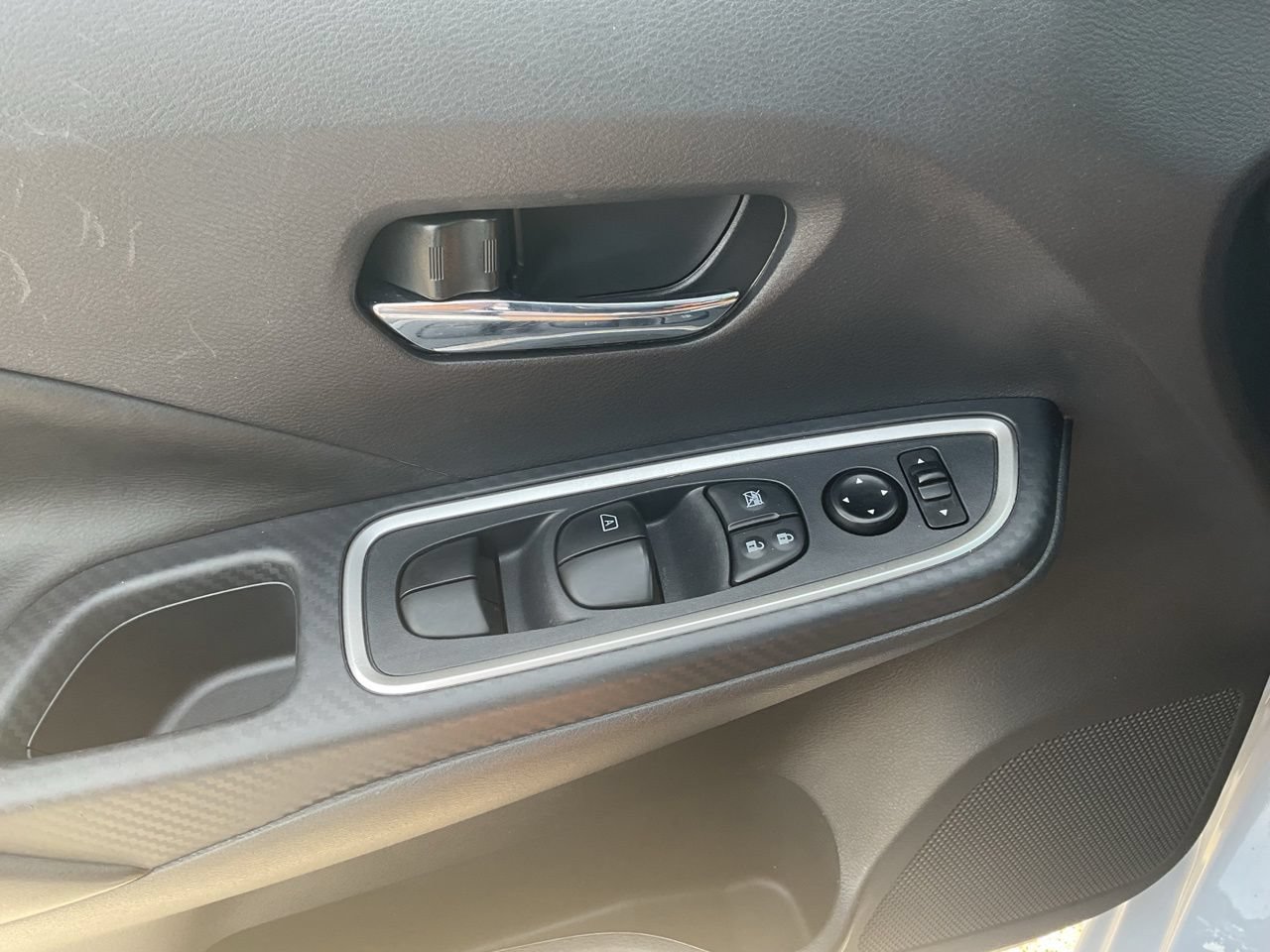 Used 2025 Nissan Versa SR w/ Trunk Package FWD image 20