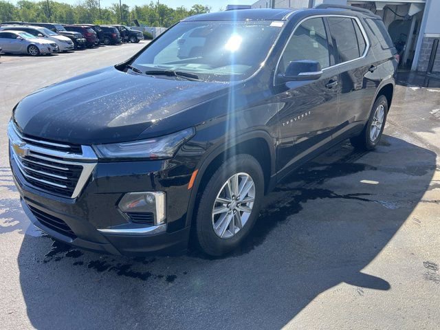 Used 2023 Chevrolet Traverse LT image 2