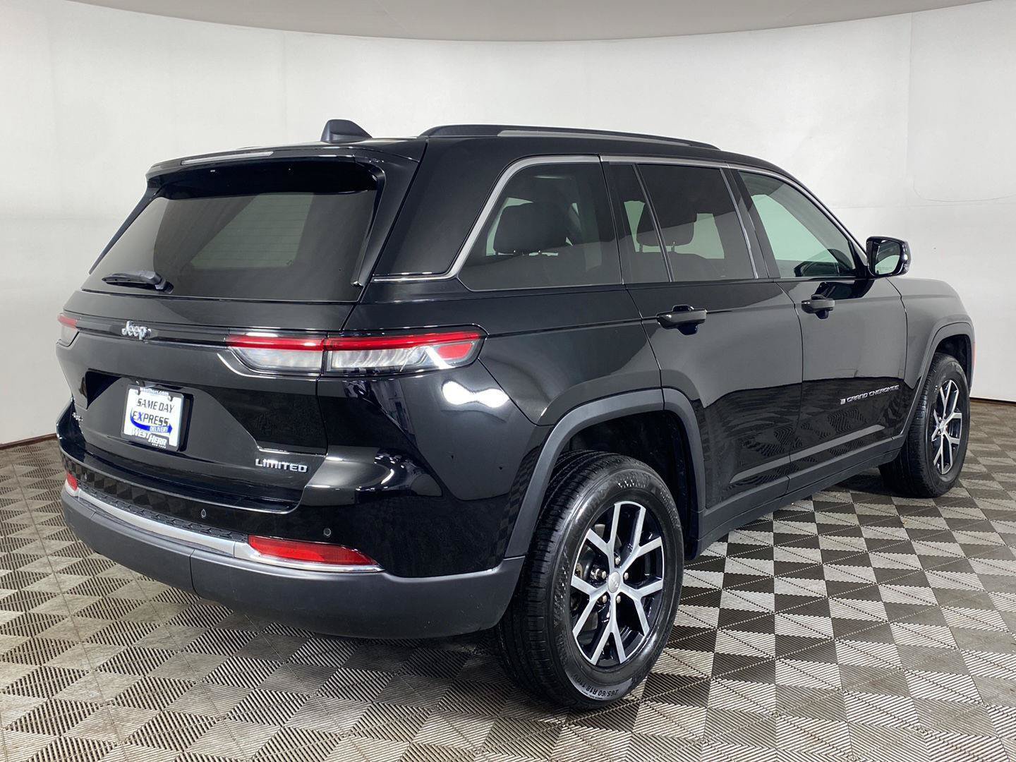 Used 2024 Jeep Grand Cherokee Limited AWD/4WD image 22