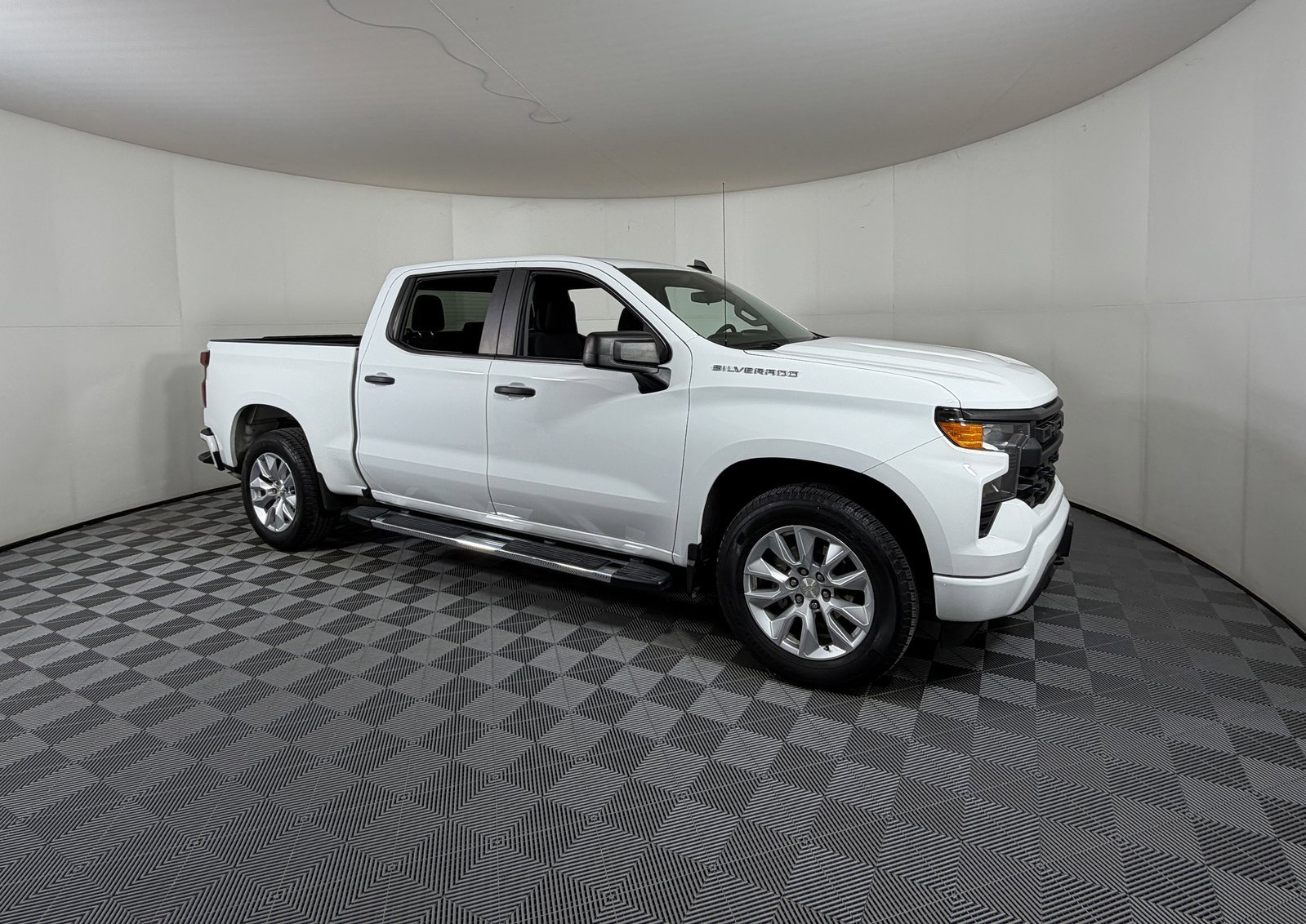 Used 2022 Chevrolet Silverado 1500 Custom image 1
