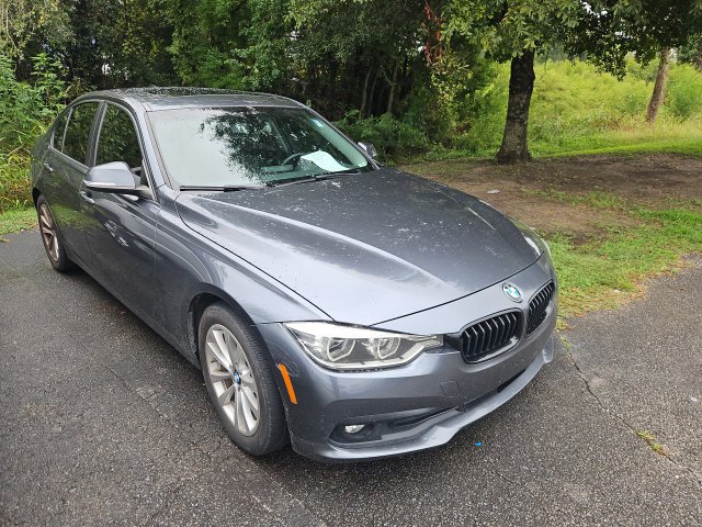 Used 2018 BMW 320i xDrive Sedan AWD/4WD image 3
