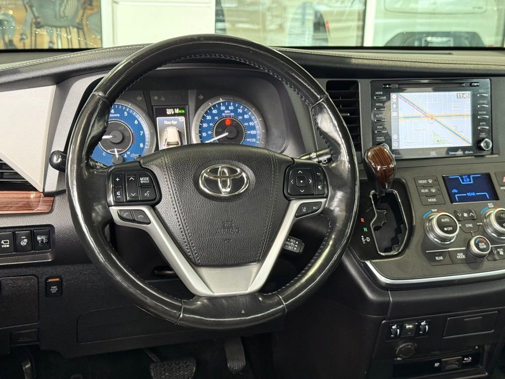 Used 2018 Toyota Sienna Limited Premium w/ Carpet Mat Package image 33