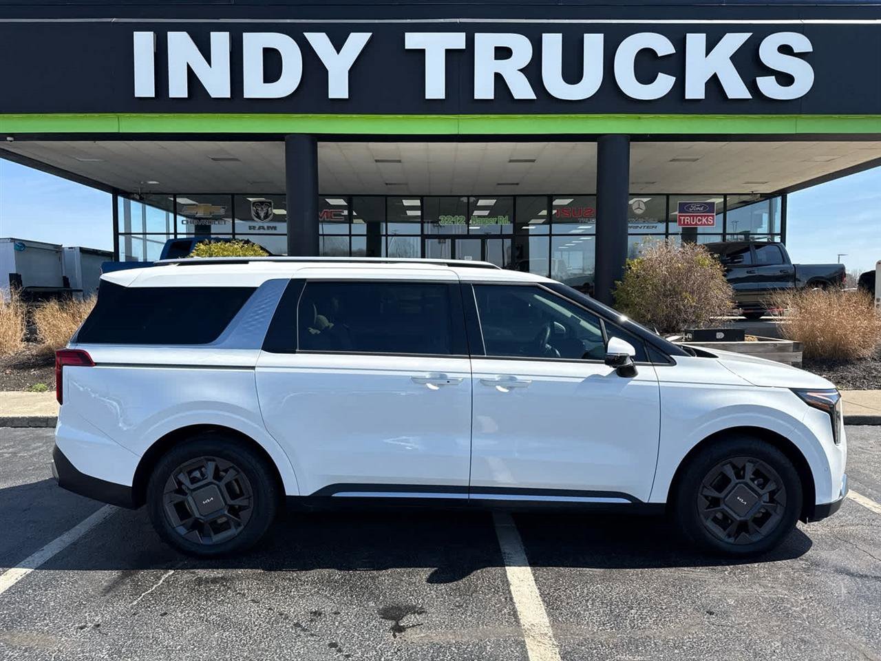 Used 2026 Kia Carnival SX image 1