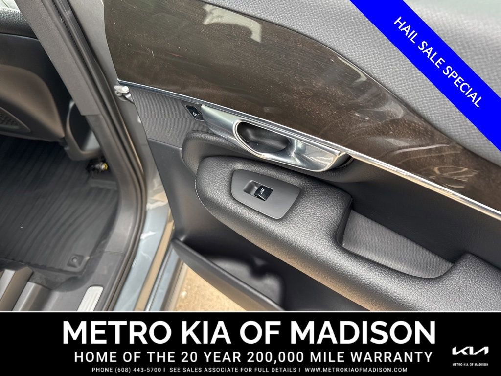 Used 2018 Volvo XC90 T5 Momentum w/ Protection Package Plus AWD/4WD image 32