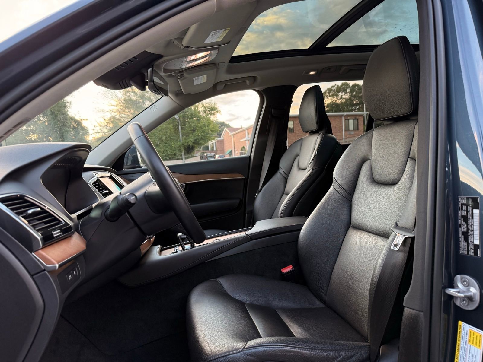 Used 2023 Volvo XC90 T8 Plus image 17