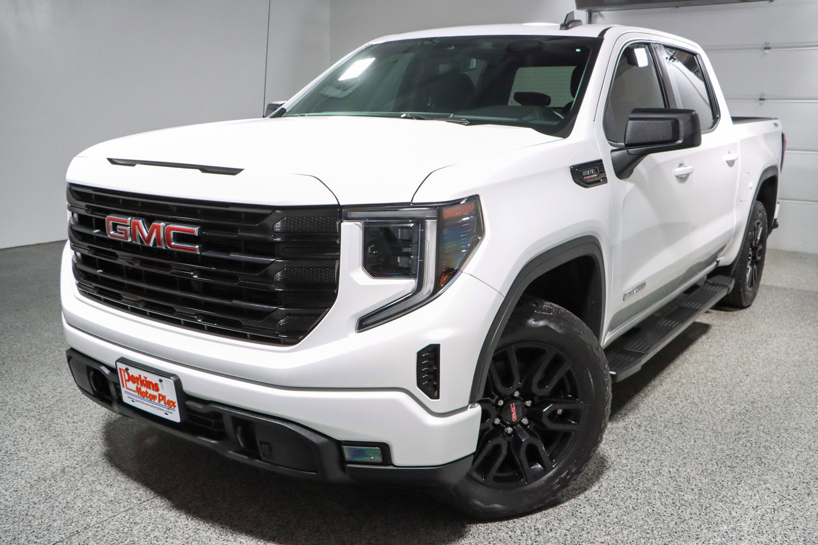 Used 2023 GMC Sierra 1500 Elevation w/ X31 Off-Road Package AWD/4WD image 32