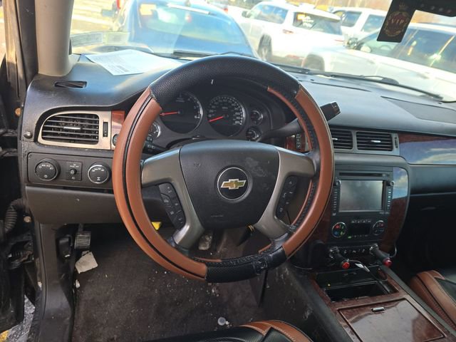 Used 2014 Chevrolet Suburban LTZ image 6