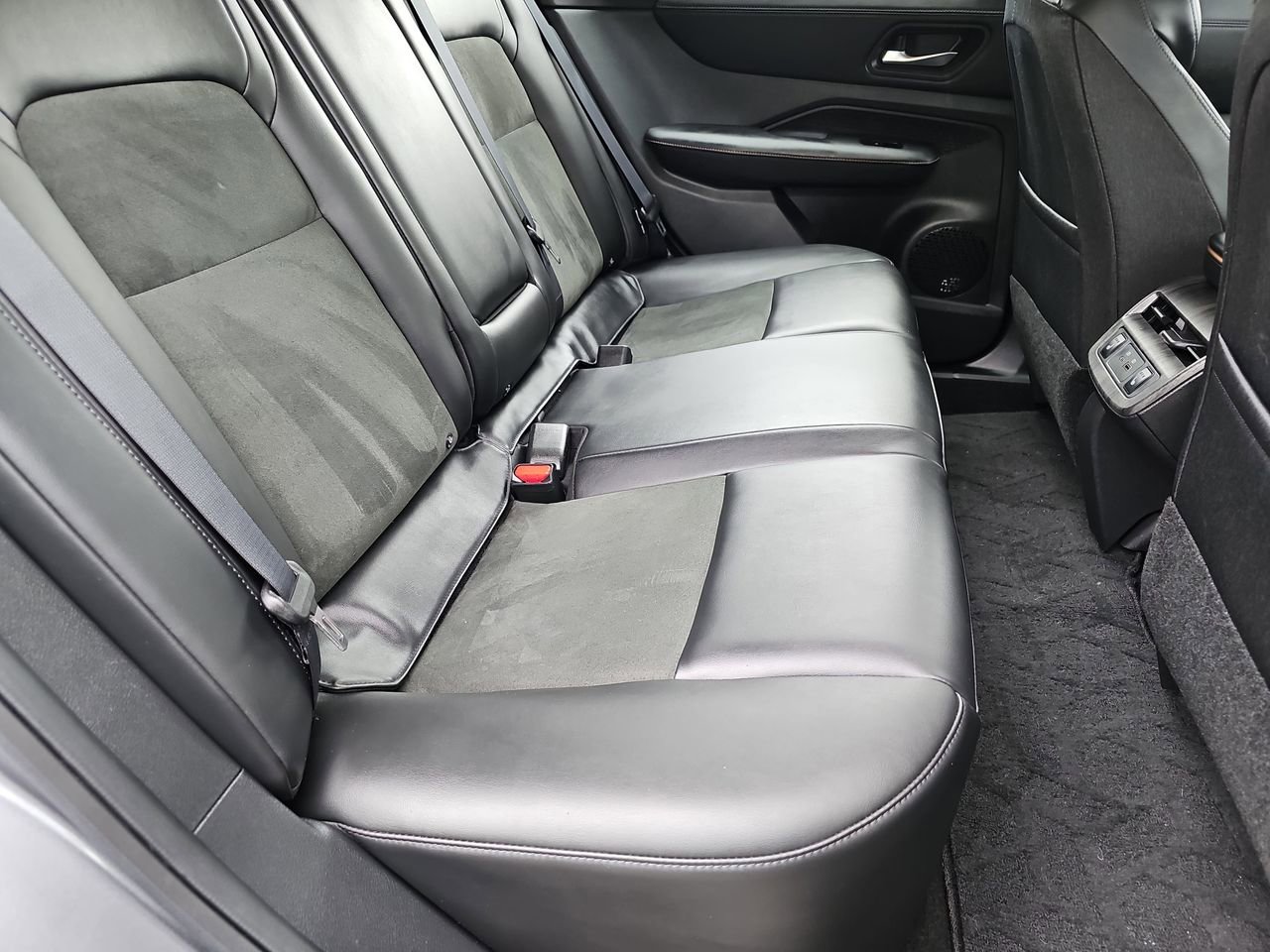 Used 2023 Nissan Ariya FWD image 18