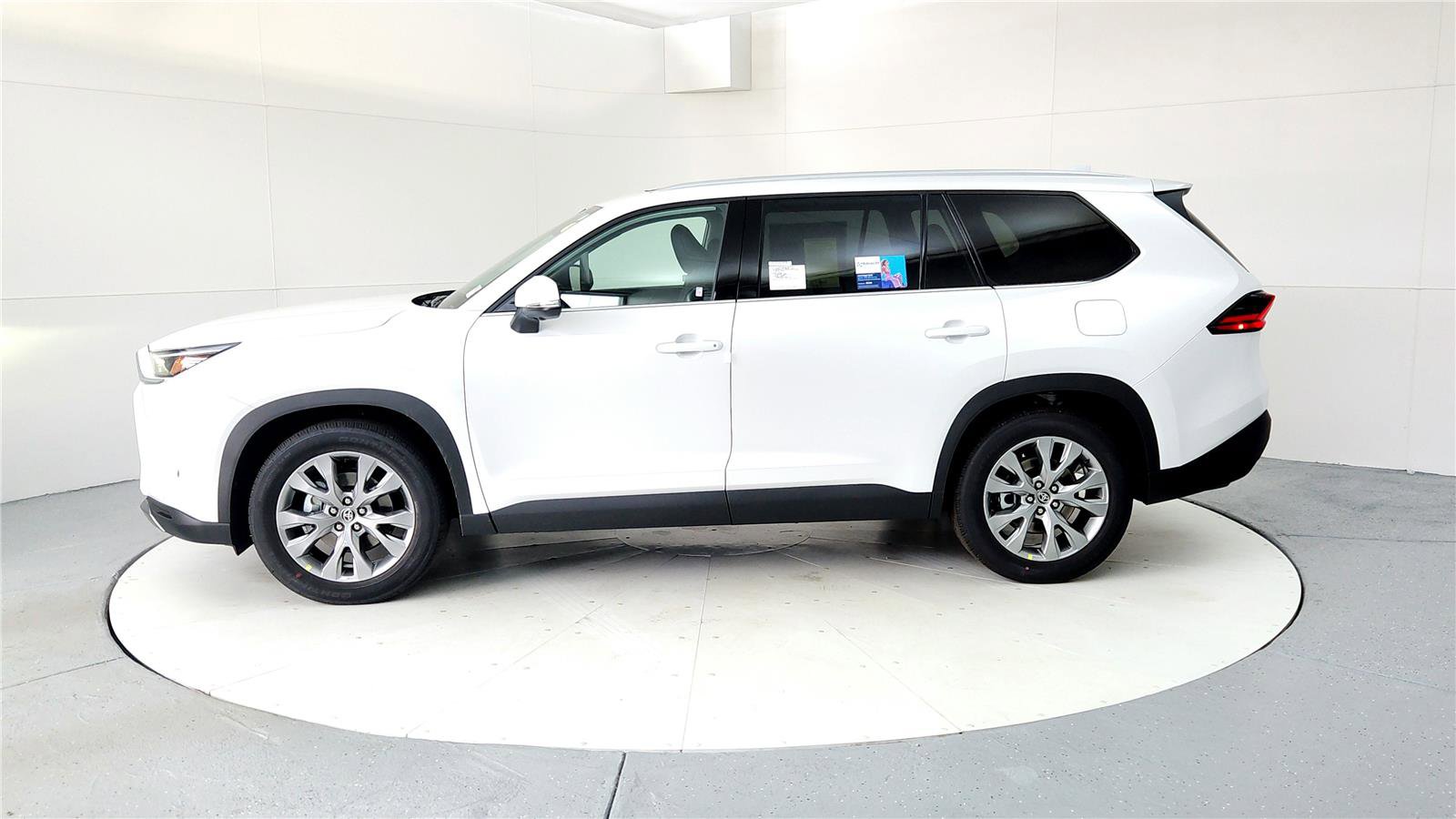 New 2025 Toyota Grand Highlander FWD image 3