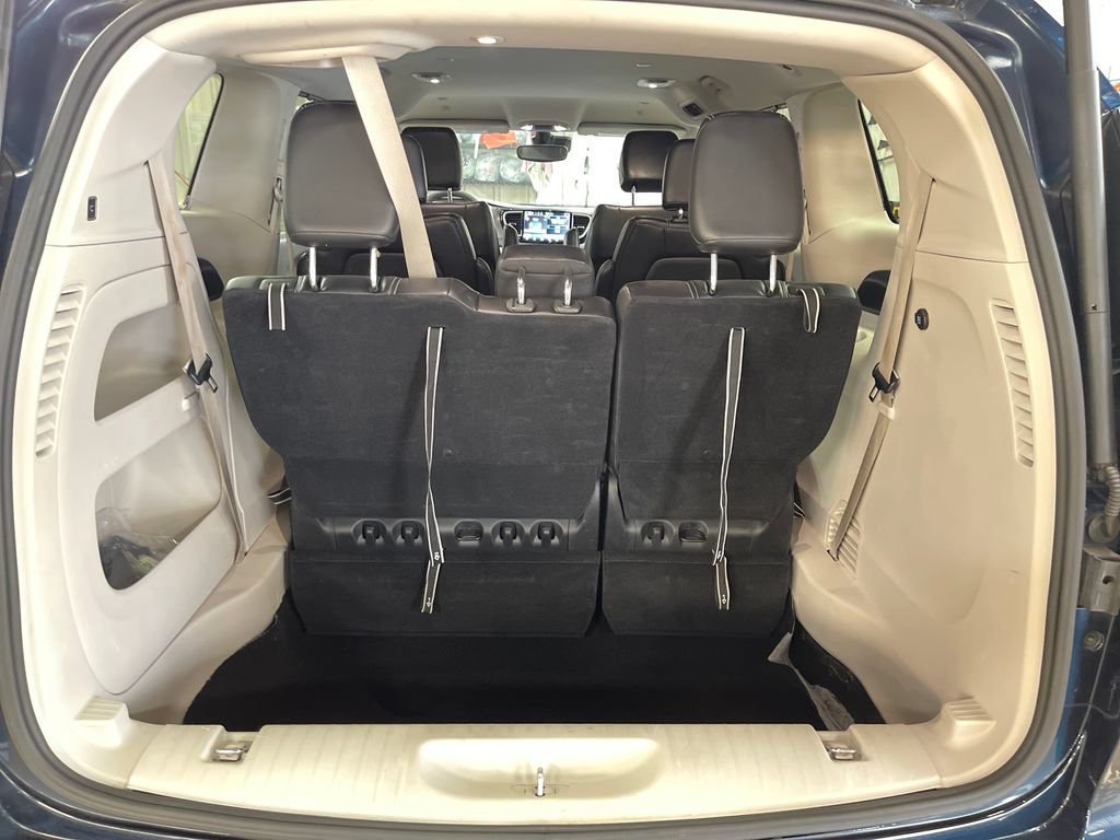 Used 2024 Chrysler Pacifica Touring-L FWD image 28
