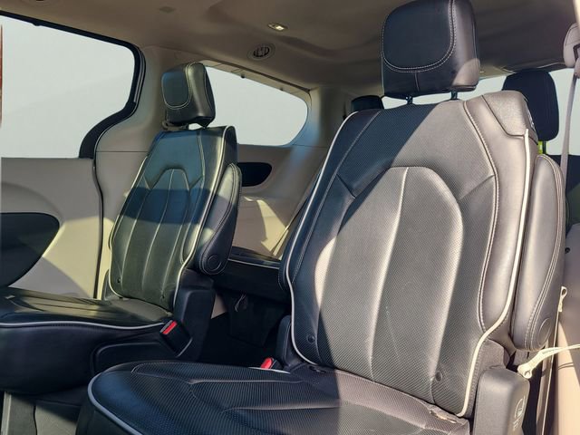 Used 2023 Chrysler Pacifica Limited FWD image 10