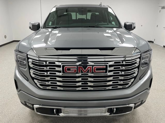 Used 2023 GMC Sierra 1500 Denali w/ Denali Reserve Package AWD/4WD image 3