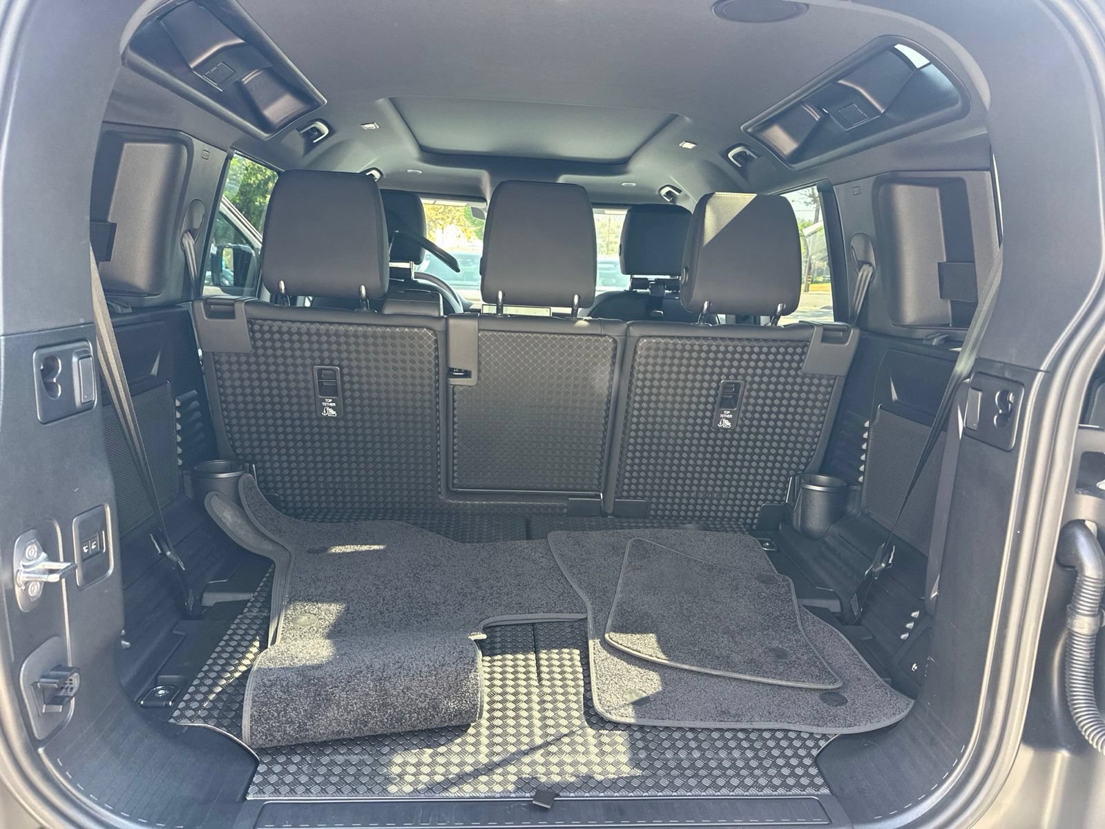 Certified 2026 Land Rover Defender 110 X-Dynamic SE AWD/4WD image 14
