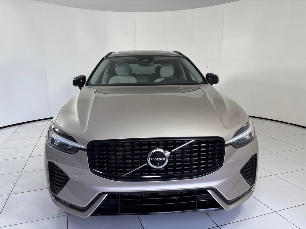 Used 2023 Volvo XC60 B5 Plus w/ Protection Package Premier AWD/4WD image 8