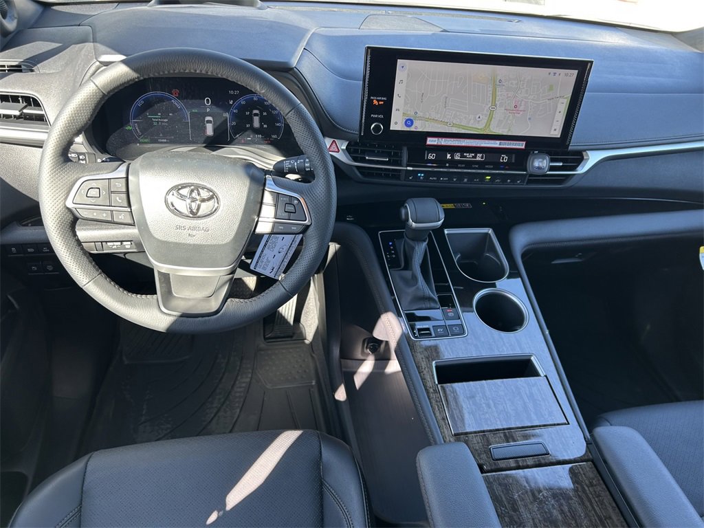Used 2025 Toyota Sienna Platinum image 22