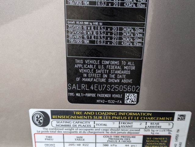 Used 2025 Land Rover Discovery Dynamic SE image 22