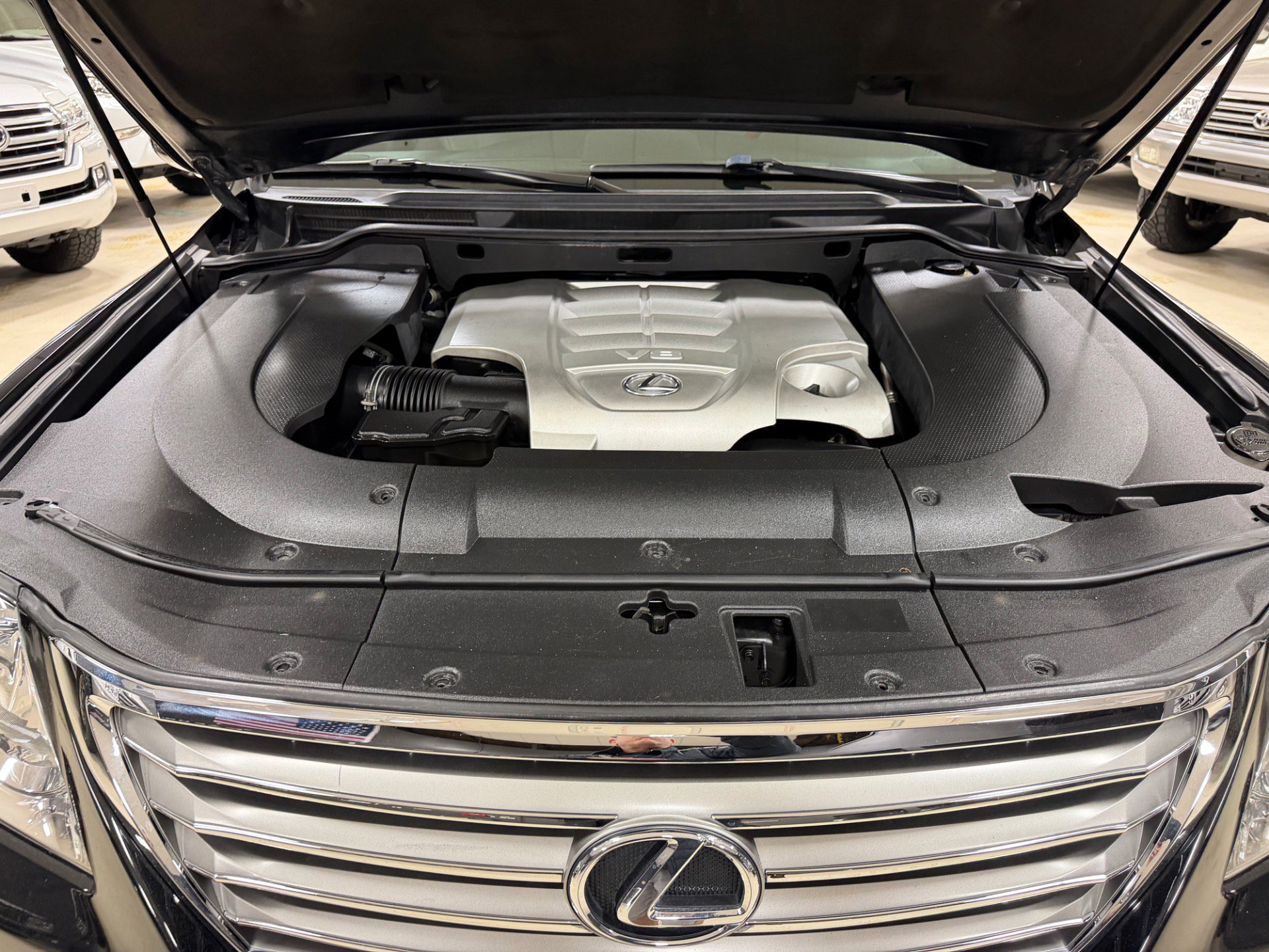 Used 2010 Lexus LX 570 4WD image 28