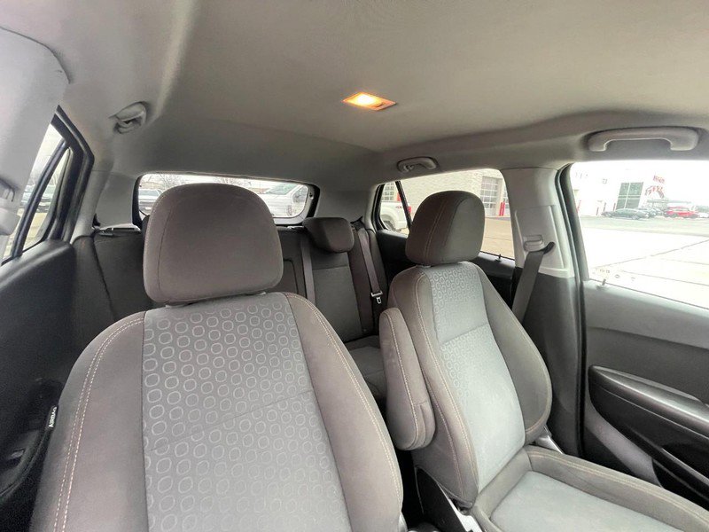 Used 2020 Chevrolet Trax LS w/ Tint and Cruise Package AWD/4WD image 4