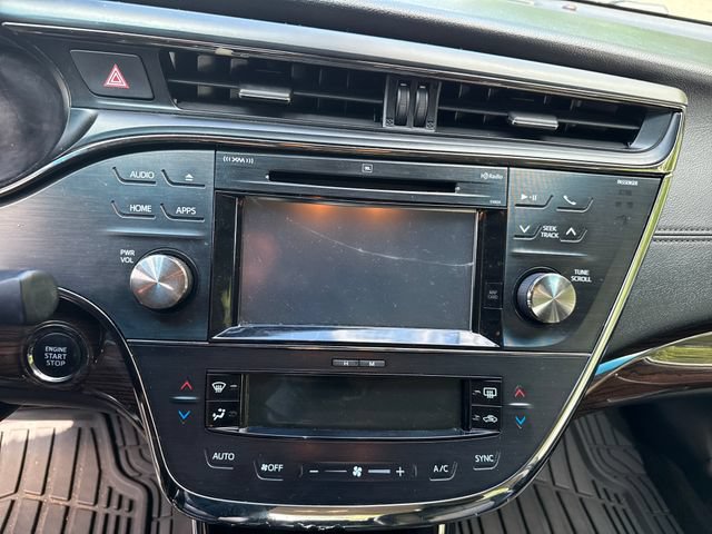 Used 2015 Toyota Avalon Limited w/ Technology Package FWD image 19