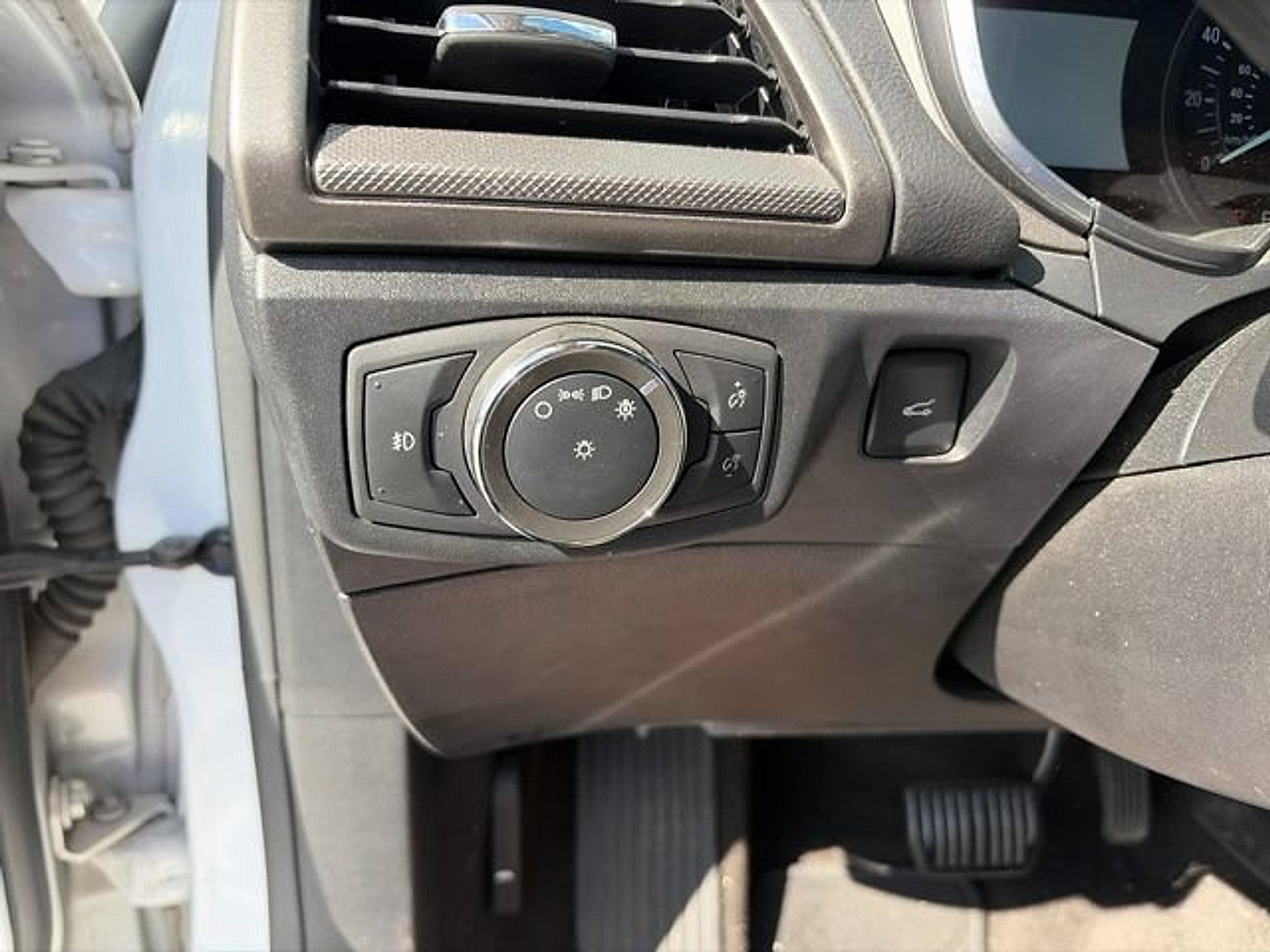 Used 2020 Ford Fusion SE w/ Equipment Group 151A FWD image 24