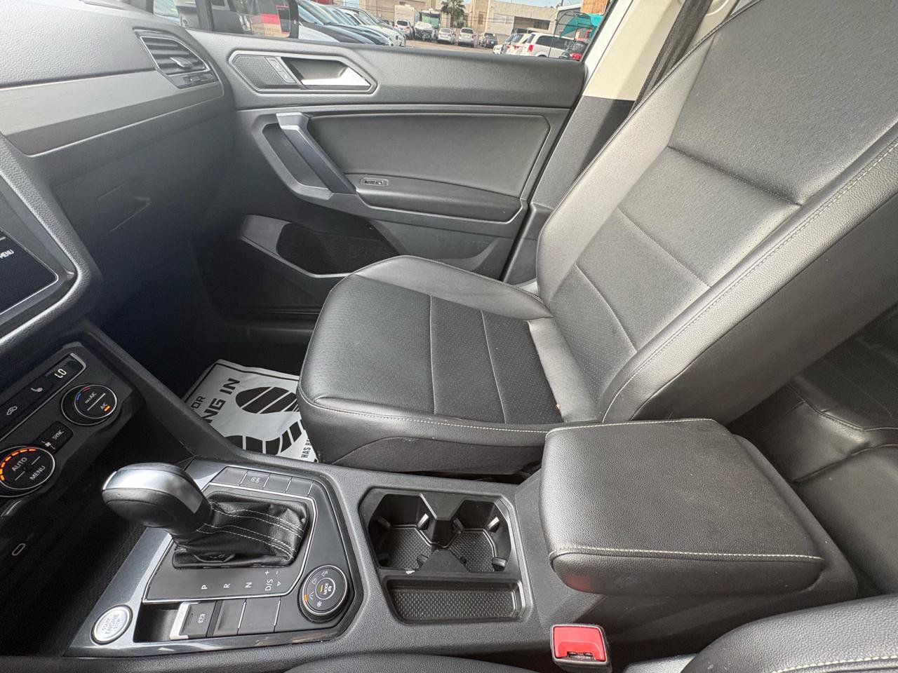 Used 2014 Volkswagen Touareg Sport AWD/4WD image 16