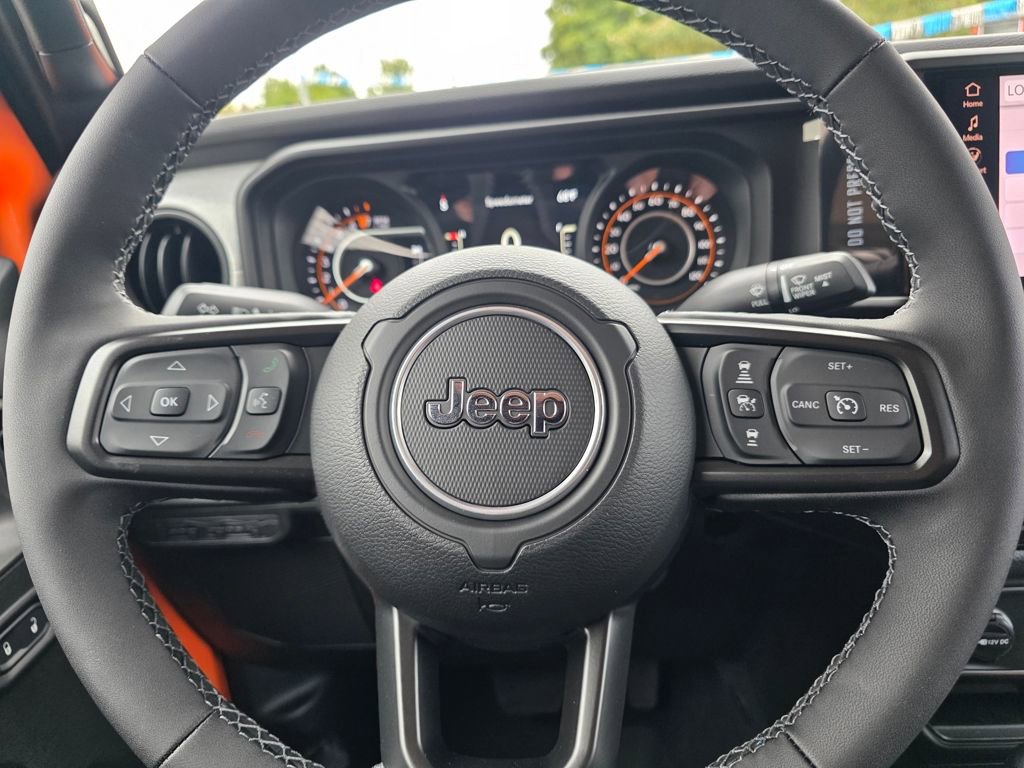 New 2025 Jeep Gladiator Sport AWD/4WD image 16