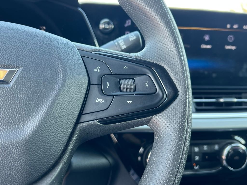 Used 2025 Chevrolet Trax LT image 19