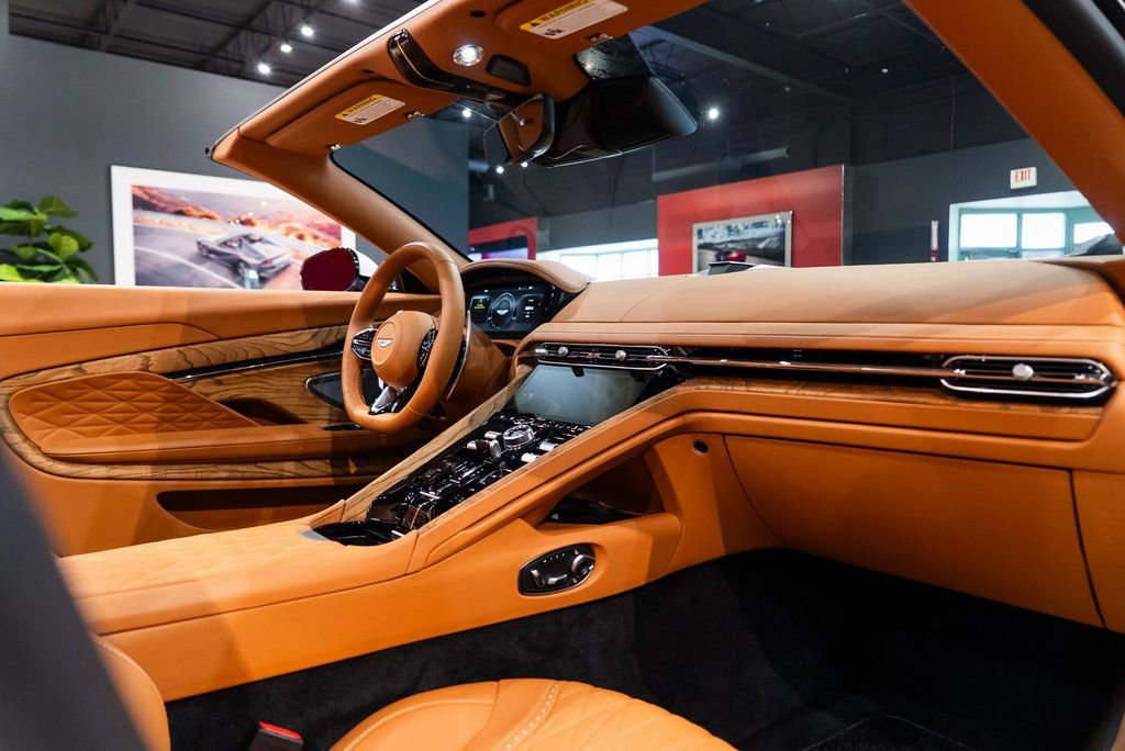 Used 2024 Aston Martin DB12 Convertible image 41