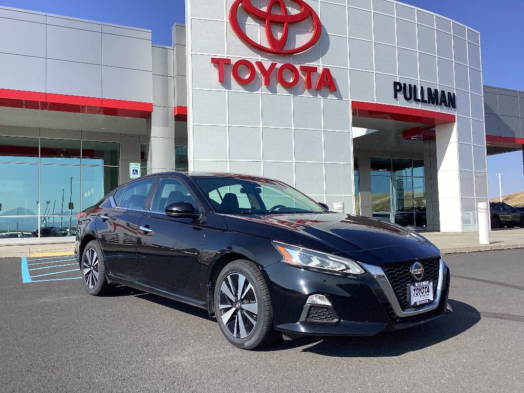 Used 2022 Nissan Altima 2.5 SV w/ SV Premium Package
