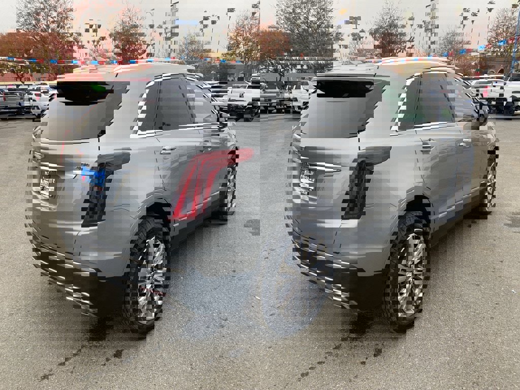 Used 2025 Cadillac XT5 Premium Luxury image 11
