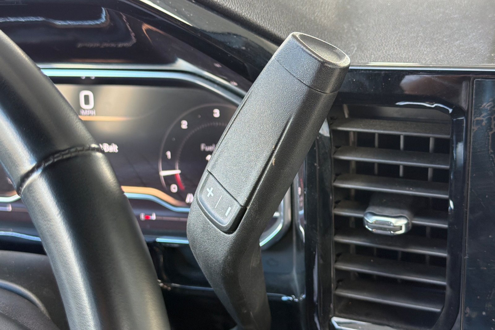 Used 2025 GMC Sierra 1500 SLT AWD/4WD image 26