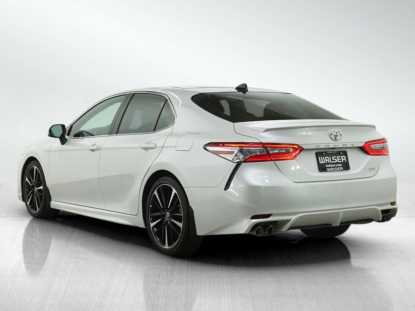 Used 2020 Toyota Camry XSE FWD image 3