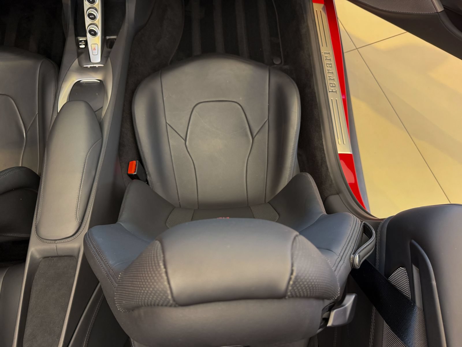 Used 2019 Ferrari Portofino RWD image 17