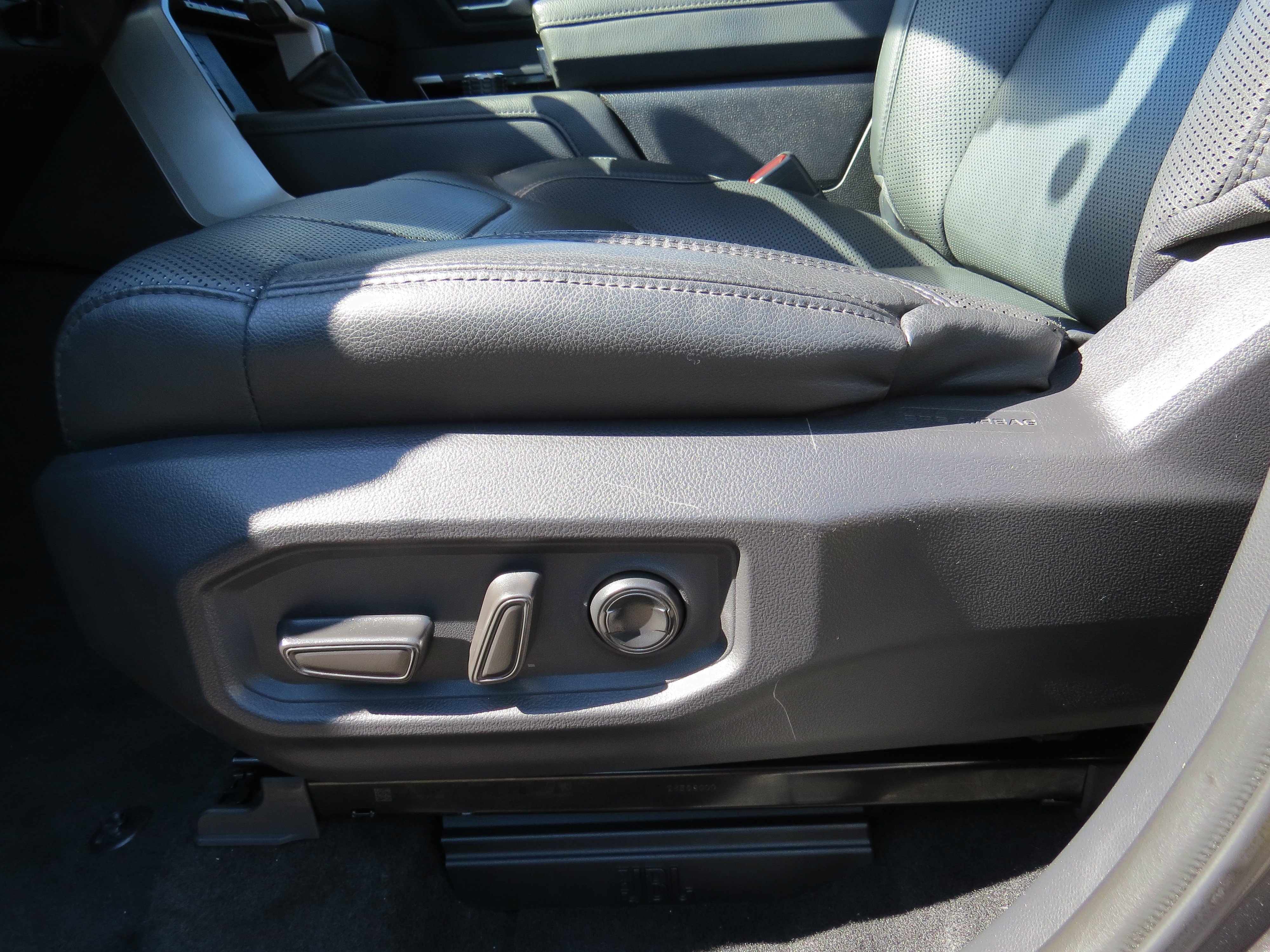 Used 2023 Toyota Tundra Limited AWD/4WD image 18