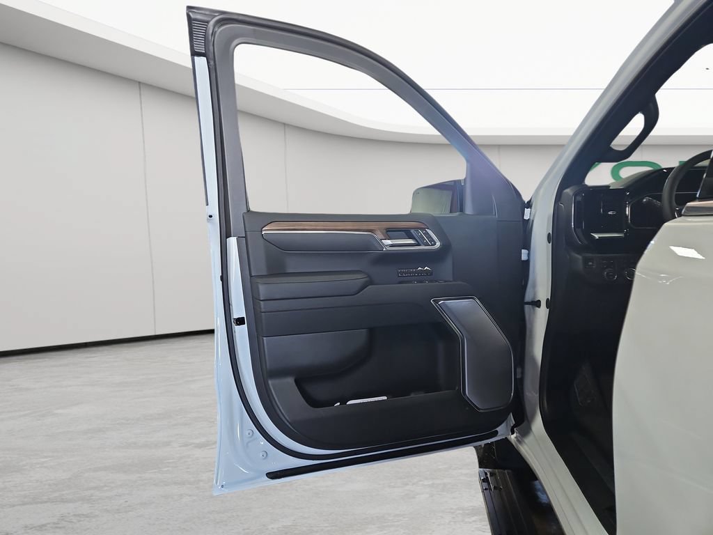 New 2026 Chevrolet Silverado 1500 High Country AWD/4WD image 13