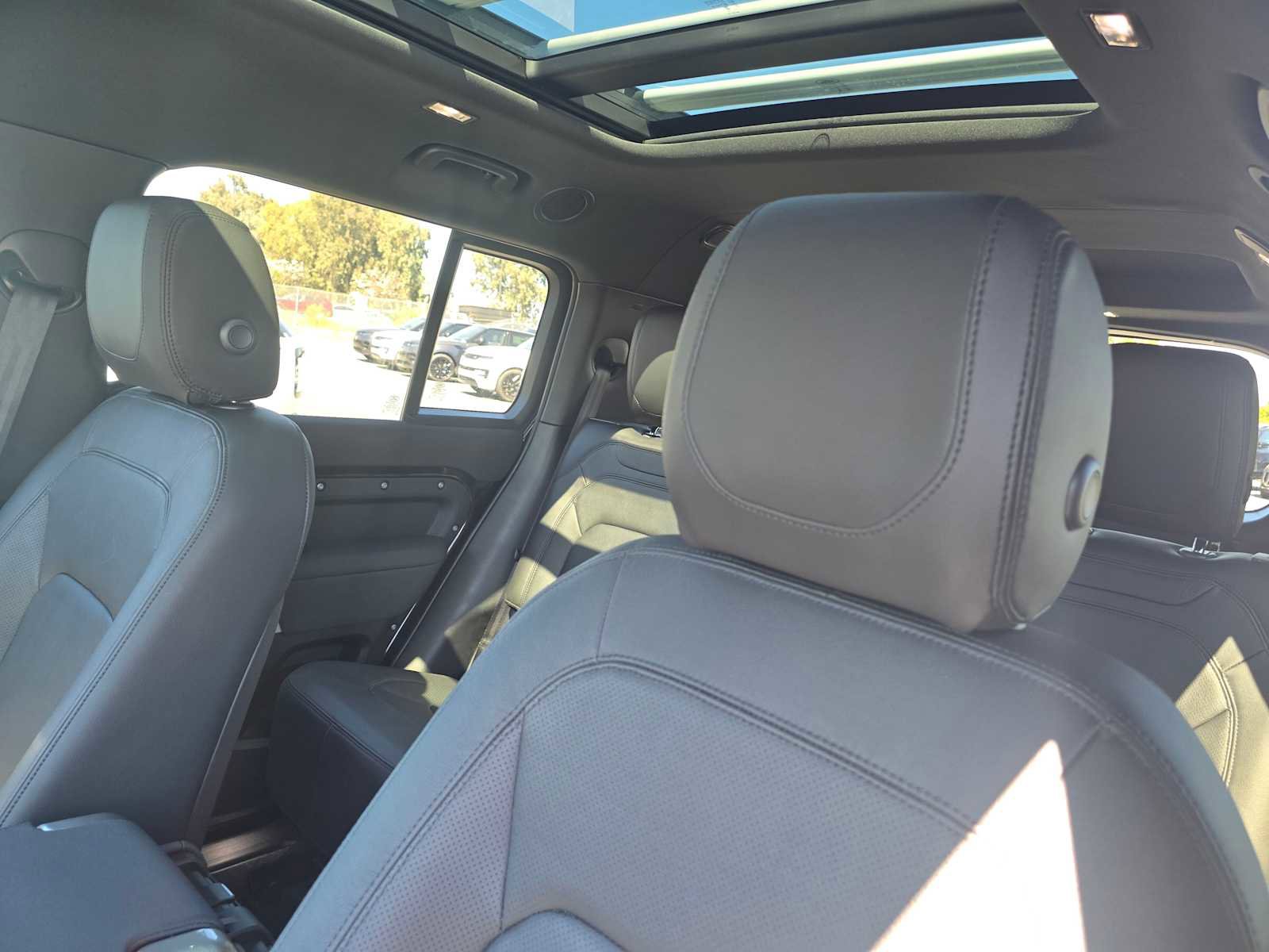 Used 2023 Land Rover Defender 130 SE image 25