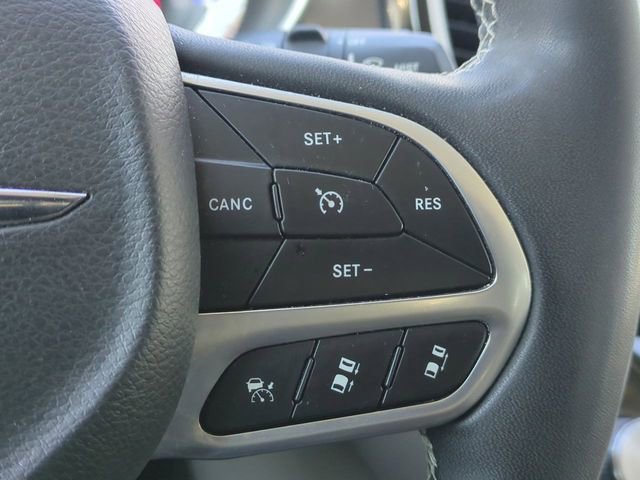 Used 2022 Chrysler Pacifica Touring-L image 15