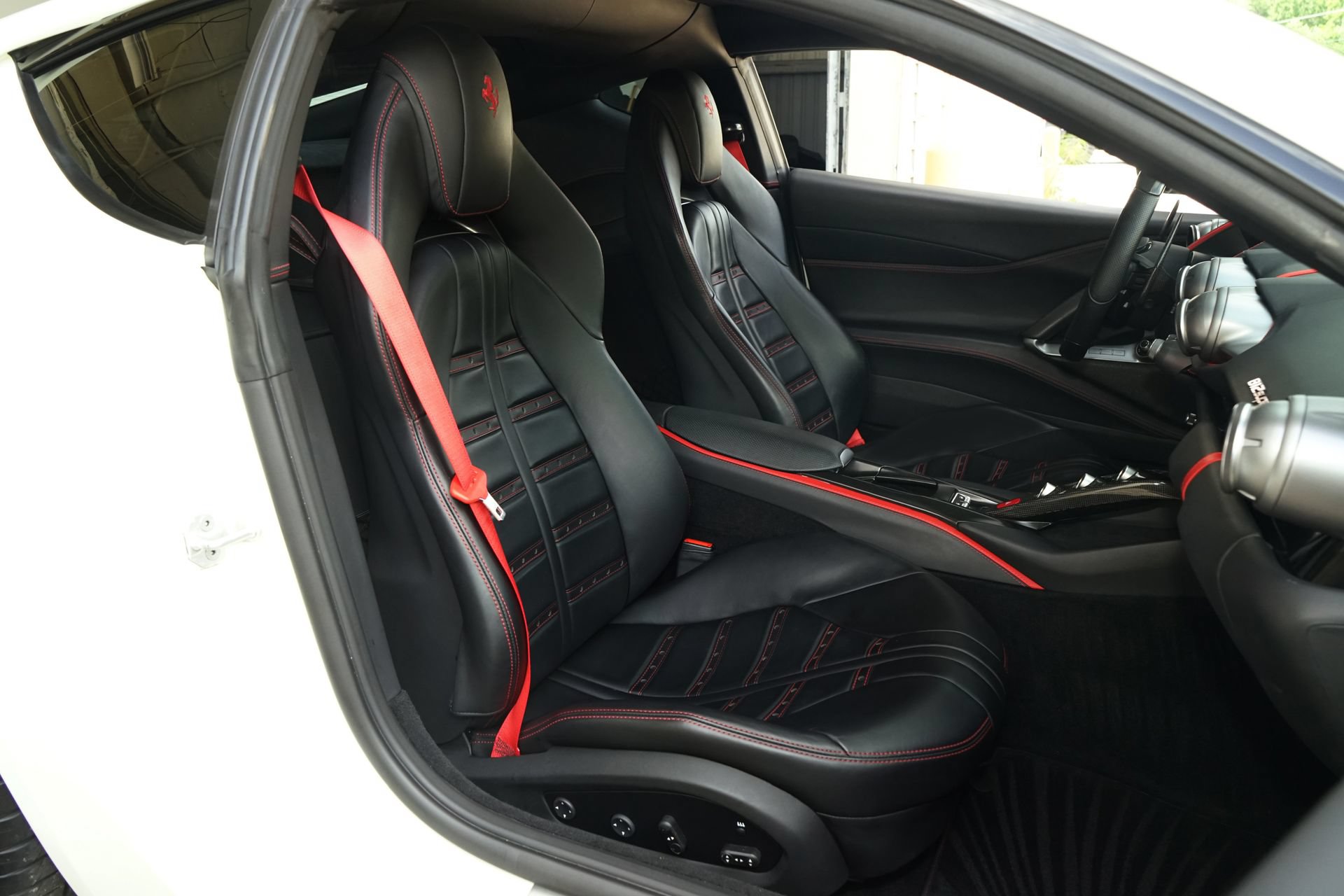 Used 2019 Ferrari 812 Superfast RWD image 11