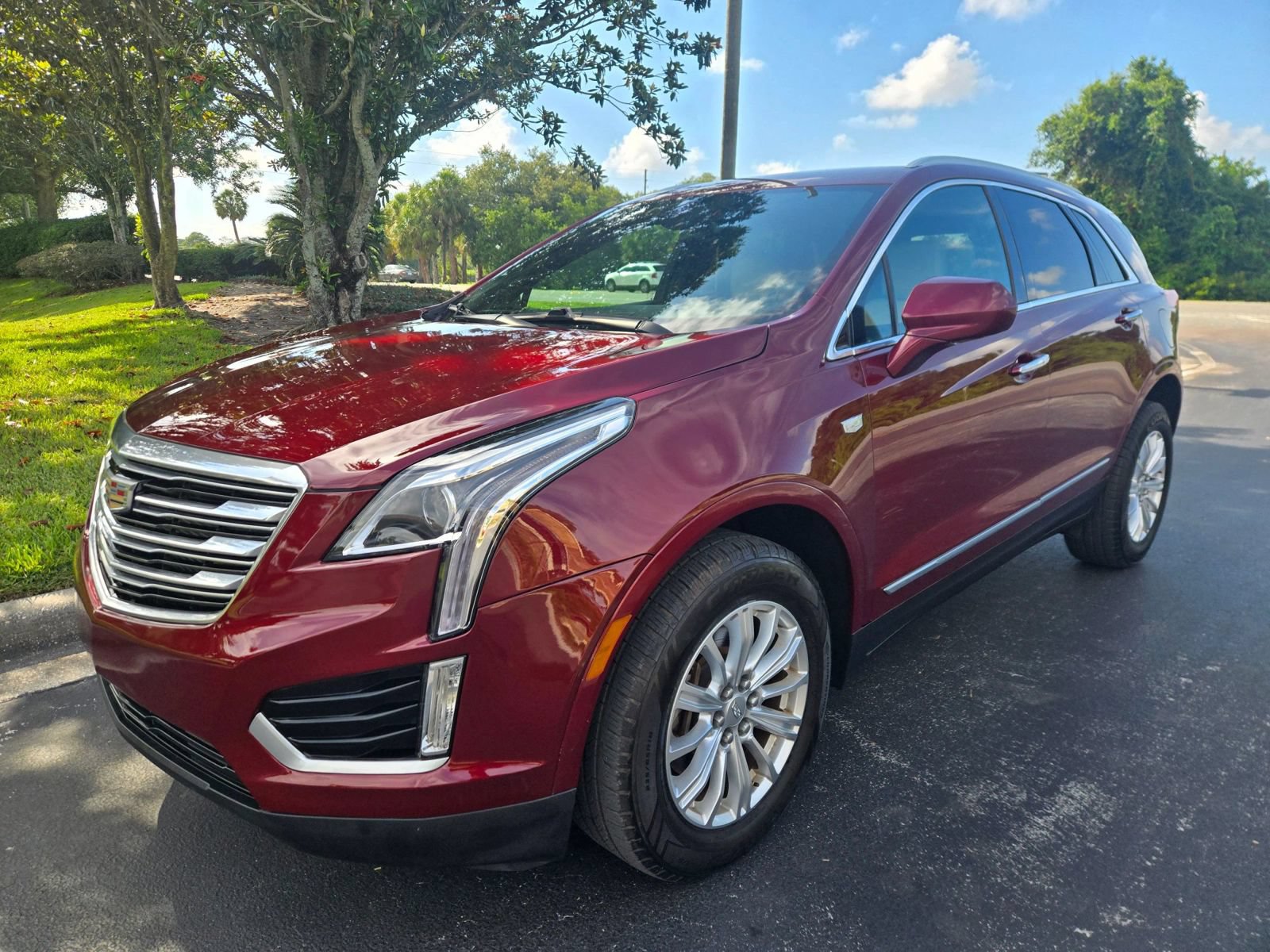 Used 2017 Cadillac XT5 FWD image 2