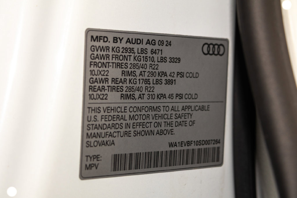 Used 2025 Audi Q8 Premium Plus AWD/4WD image 38