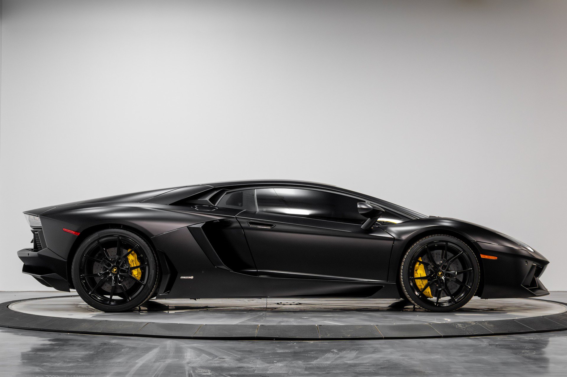 Used 2014 Lamborghini Aventador LP 700-4 image 17