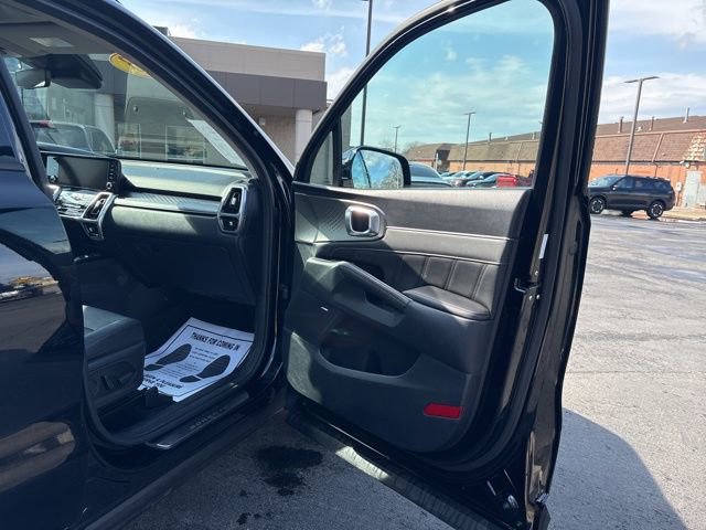 Used 2023 Kia Sorento SX image 18