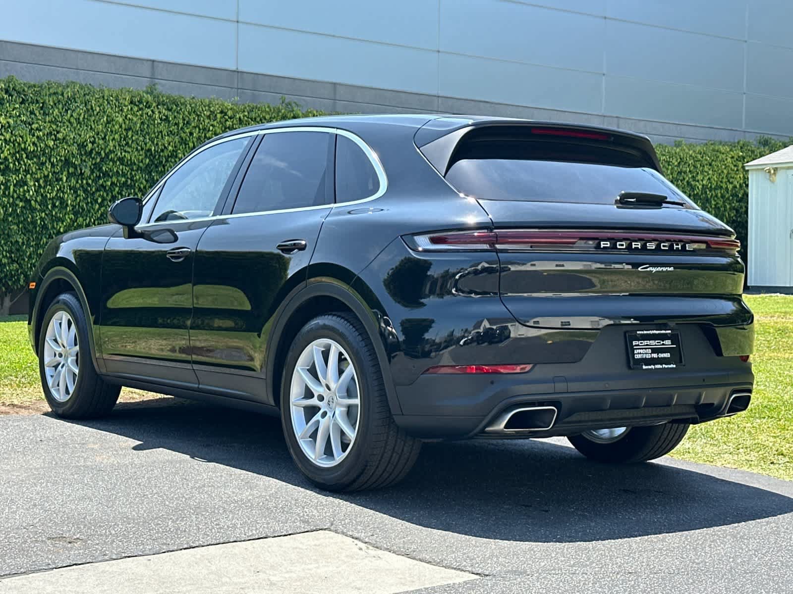 Certified 2025 Porsche Cayenne AWD/4WD image 3