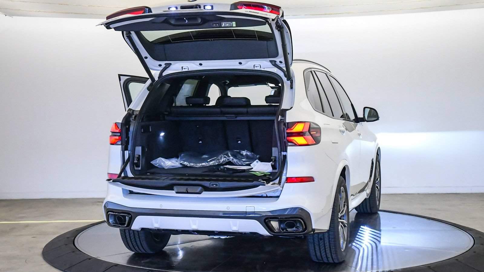 New 2026 BMW X5 xDrive40i w/ M Sport Package AWD/4WD image 30